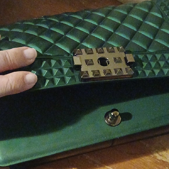 Green Quilted Shoulder/ Crossbody Bag With Chain Strap - Picture 7 of 11